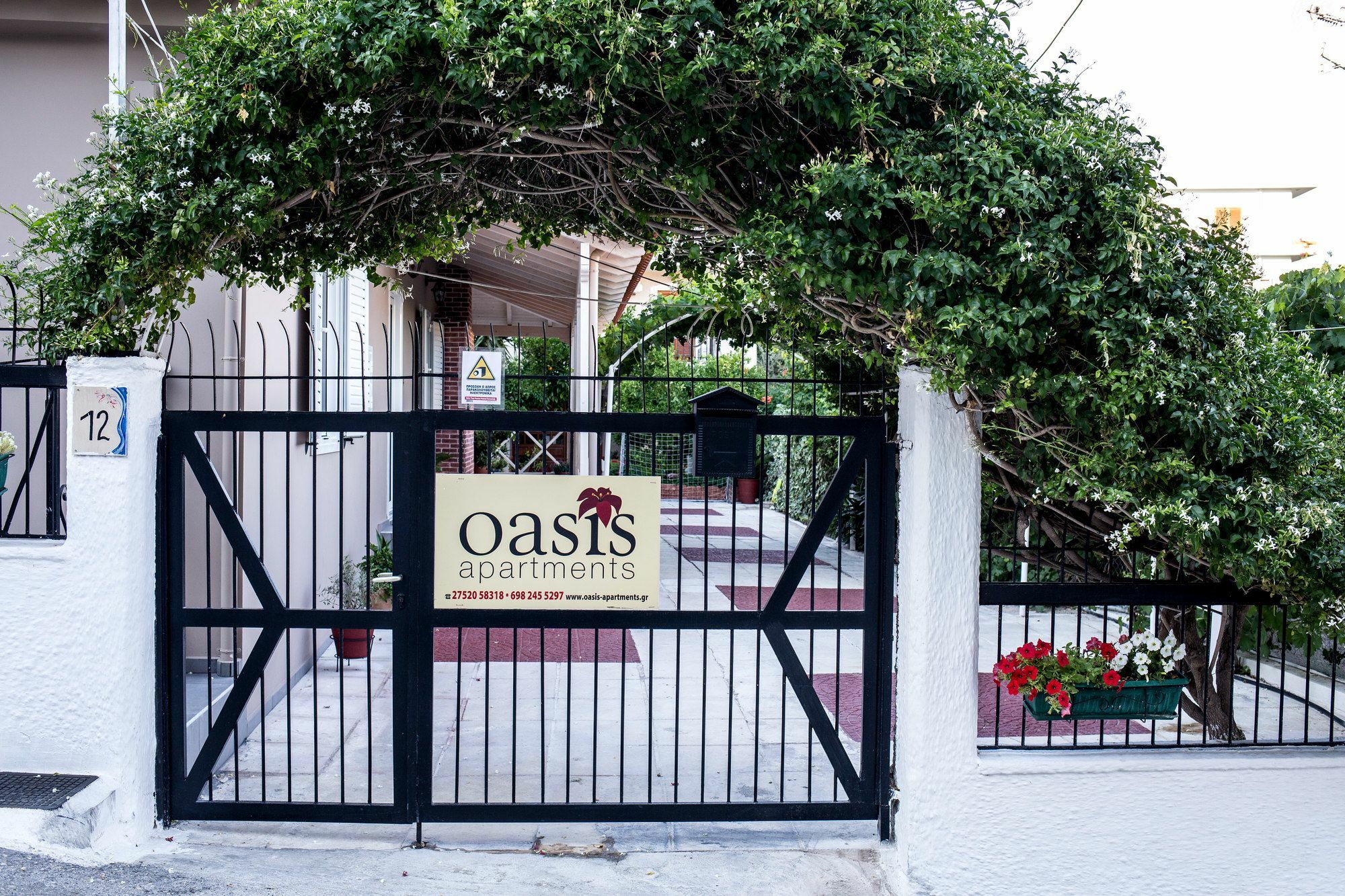 Oasis Apartments Toló Kültér fotó